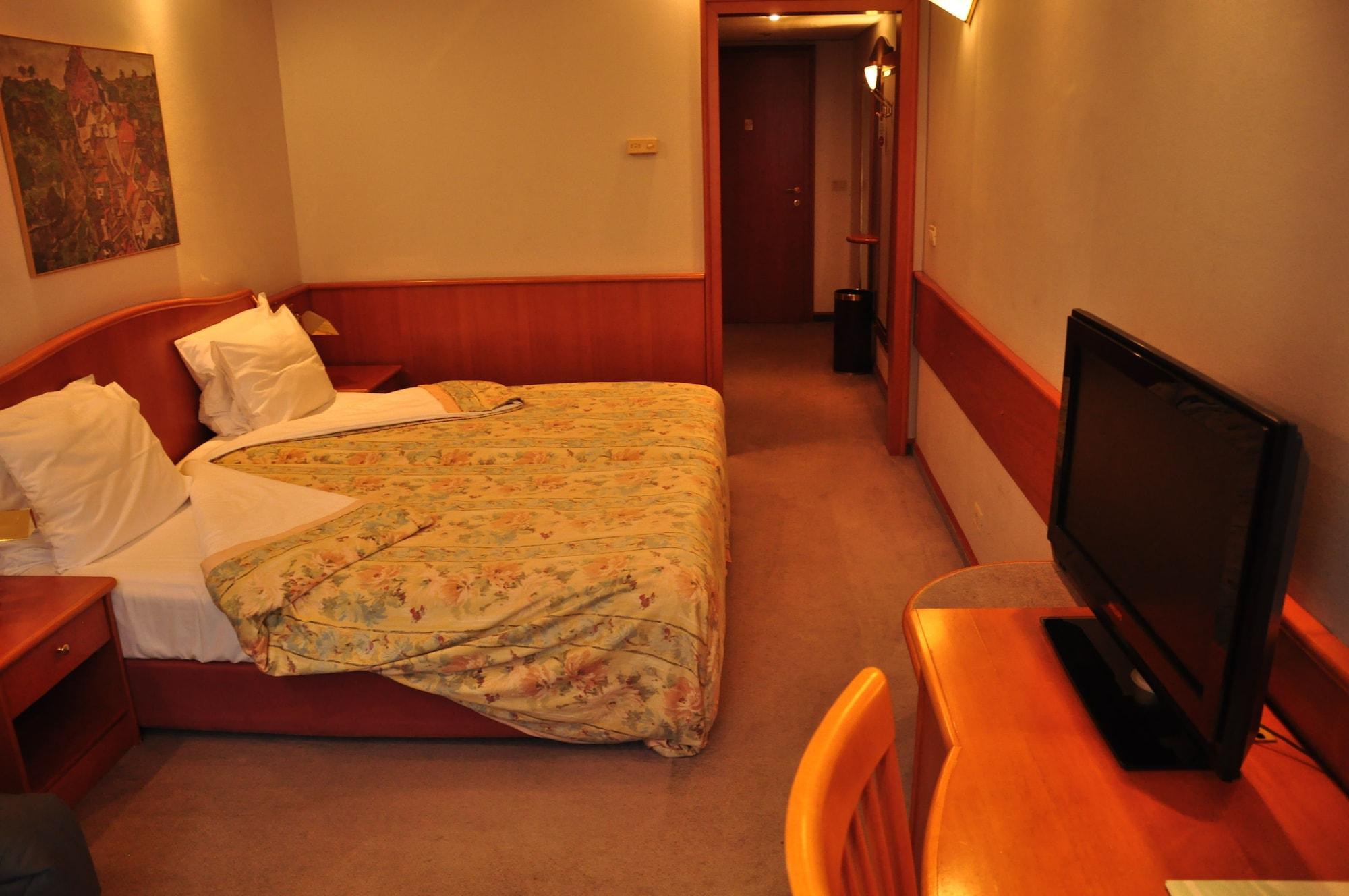 Hotel Krka - Terme Krka ノヴォ メスト エクステリア 写真